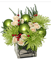 GLAMOROUS GREEN Holiday Bouquet